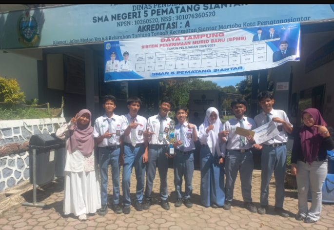 KPKM RI Kunjungi SMA N 5 Pematangsiantar, Serahkan Piala Sekolah Terfavorit LCC KPKM RI Tahun ke-V 2026